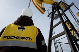 Rosneft của Nga ký thỏa thuận tăng cường cung cấp dầu cho Ấn Độ