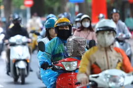 Không khí lạnh mạnh khiến nhiệt độ giảm sâu. (Ảnh: An Đăng/TTXVN)