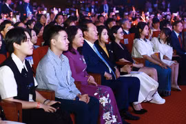 Tổng thống Hàn Quốc dự Đêm nhạc Giao lưu Văn hóa Hàn Quốc-Việt Nam