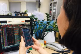 Thị trường chứng khoán chìm trong sắc đỏ phiên giao dịch 19/4