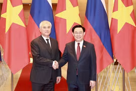 Chủ tịch Quốc hội Vương Đình Huệ đón, hội đàm với Chủ tịch Duma Nga