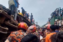 Bangladesh: Hai tàu hỏa đâm nhau, ít nhất 15 người thiệt mạng