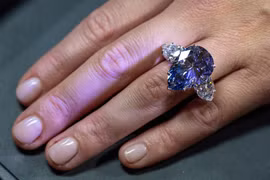 Đấu giá viên kim cương xanh quý hiếm Bleu Royal nặng 17,61 carat