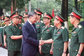 Tổng Bí thư, Chủ tịch nước Tô Lâm với Lãnh đạo Bộ Quốc phòng và Học viện Quốc phòng. (Ảnh: Lâm Khánh/TTXVN)