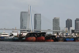 Tàu thuyền neo đậu tránh bão Yagi tại cảng ở Hải Khẩu, tỉnh Hải Nam, Trung Quốc. (Ảnh: THX/TTXVN)