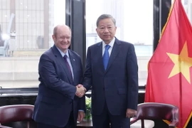 Tổng Bí thư, Chủ tịch nước Tô Lâm tiếp Thượng nghị sỹ Hoa Kỳ Chris Coons. (Ảnh: Lâm Khánh/TTXVN)