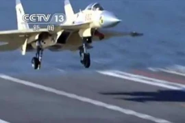 Trung Quốc sản xuất hàng loạt bản sao chiến đấu cơ Su-33