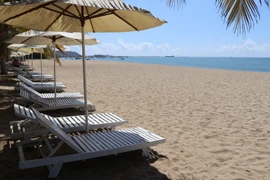 Biển Bình Sơn-Ninh Chữ được quy hoạch thành khu du lịch biển với hệ thống các bãi tắm, khu nghỉ dưỡng cao cao cấp. (Ảnh: Nguyễn Thành/TTXVN)