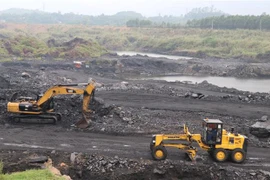 Một góc khai trường Công ty than Núi Hồng. (Ảnh: Hoàng Nguyên/TTXVN)