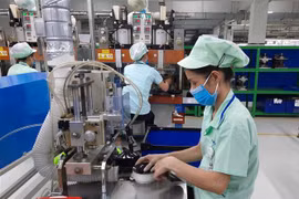 Doanh nghiệp tạo điều kiện thuận lợi cho sản xuất, kinh doanh. (Ảnh: Thái Hùng/TTXVN)
