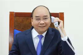 Thủ tướng Nguyễn Xuân Phúc điện đàm với Thủ tướng Malaysia Muhyiddin Yassin. (Ảnh: Thống Nhất/TTXVN)