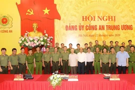 Tổng Bí thư, Chủ tịch nước Nguyễn Phú Trọng, Thủ tướng Chính phủ Nguyễn Xuân Phúc với các đại biểu dự Hội nghị. (Ảnh: Trí Dũng/TTXVN)