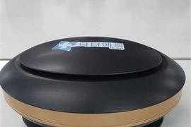 Sản phẩm máy lọc không khí khử khuẩn chống COVID-19 của Viện Công nghệ Chamhana (loại đặt trên ôtô). (Ảnh: Mạnh Hùng/TTXVN)