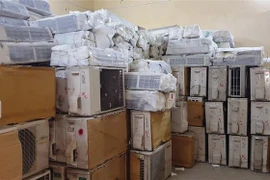 Số hàng điện máy nhập lậu bị lực lượng chức năng bắt giữ. Ảnh minh họa. (Ảnh: TTXVN phát)