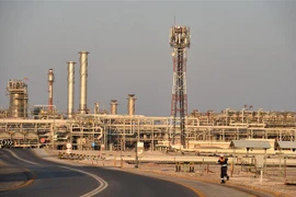 Nhà máy lọc dầu Abqaiq của Công ty Aramco ở Saudi Arabia. (Ảnh: AFP/TTXVN)