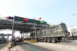 Việc triển khai làn thu phí không dừng sẽ được áp dụng đối với tất cả các trạm trong cả nước. (Ảnh: Huy Hùng/TTXVN)