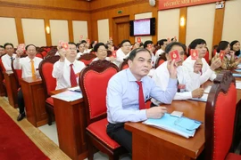 Đại biểu biểu quyết thông qua danh sách bầu cử Ban Chấp hành Đảng bộ Cơ quan Ủy ban Kiểm tra Trung ương nhiệm kỳ 2020-2025. (Ảnh: Phương Hoa/TTXVN)