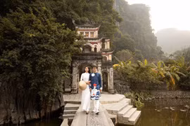 Giới trẻ đi lễ chùa đầu năm ở Tam Cốc-Bích Động. (Ảnh: Vietnam+)