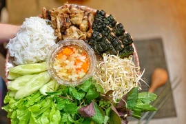 [Photo] Bún chả nướng than hoa Hà Nội: Thơm lừng góc bếp cuối tuần
