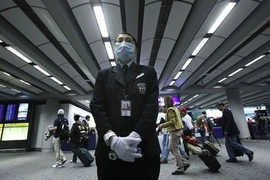 Sân bay Hong Kong kiểm tra sức khỏe những hành khách đến từ Vũ Hán. (Nguồn: Getty Images)