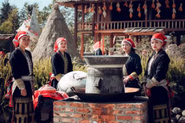 Văn hóa đậm đà bản sắc là một trong những nét đẹp riêng có thu hút du khách của vùng cao Tây Bắc. (Ảnh: CTV/Vietnam+)