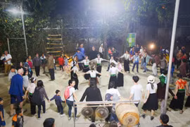 Văn hóa xòe đã trở thành món ăn tinh thần không thể thiếu và găm sâu vào tiềm thức bao thế hệ đồng bào người Thái. (Ảnh: CTV/Vietnam+)