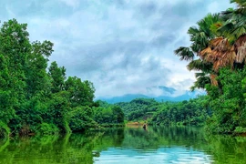 [Photo] Ngao du đầm Vân Hội: Hạ Long thu nhỏ trên miền trung du 