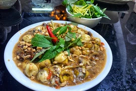 [Photo] Trứng cút lộn sốt me: Món ăn vặt hấp dẫn ngày cuối tuần