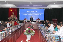 Phó Chủ tịch Thường trực Quốc hội Tòng Thị Phóng phát biểu tại buổi làm việc với lãnh đạo tỉnh Sơn La. (Ảnh: Nguyễn Cường/TTXVN)