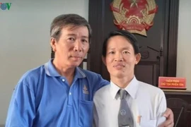 Một công nhân thắng kiện, buộc doanh nghiệp phải trả lương ngừng việc 