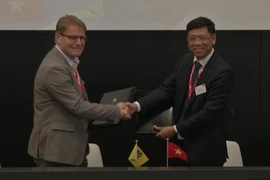 Lễ ký chính thức Dự định thư hợp tác hữu nghị lần thứ 10, giai đoạn 2020-2022, giữa Bộ Giao thông Vận tải Việt Nam và Bộ Giao thông Công chính vùng Flanders. (Ảnh: Đức Hùng/Vietnam+)