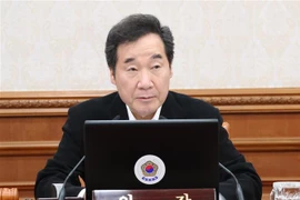 Thủ tướng Hàn Quốc Lee Nak-yon chủ trì cuộc họp nội các tại Seoul. (Ảnh: YONHAP/TTXVN)