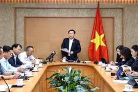 Phó Thủ tướng Vương Đình Huệ chủ trì cuộc họp. (Ảnh: Dương Giang/TTXVN)