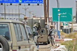 Binh sỹ Saudi Arabia gác dọc khu vực biên giới với Yemen tại tỉnh Jizan. (Nguồn: AFP/TTXVN)