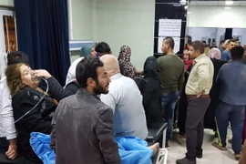 Điều trị cho người bị thương do động đất ở Kirkuk, Iraq. (Nguồn: THX/TTXVN)