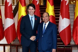 Thủ tướng Nguyễn Xuân Phúc và Thủ tướng Canada Justin Trudeau trước khi tiến hành hội đàm tại Trụ sở Chính phủ. (Ảnh: Phạm Kiên/TTXVN)