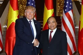 Thủ tướng Nguyễn Xuân Phúc hội kiến Tổng thống Hợp chúng quốc Hoa Kỳ Donald Trump thăm cấp Nhà nước tới Việt Nam. (Ảnh: Thống Nhất/TTXVN)