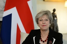 Thủ tướng Anh Theresa May phát biểu tại một hội nghị ở London. (Nguồn: AFP/TTXVN)