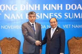Thủ tướng Nguyễn Xuân Phúc tiếp đoàn doanh nghiệp Trung Quốc do ông Chen Zhou, Phó Chủ tịch Phòng Thương mại và Xúc tiến Trung Quốc (CCPIT) làm trưởng đoàn. (Nguồn: TTXVN)