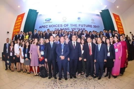 Đại biểu chụp ảnh chung tại Diễn đàn Tiếng nói Tương lai APEC 2017. (Nguồn: TTXVN)