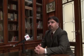 Giáo sư Ezequiel Ramoneda. (Ảnh: Diệu Hương/Vietnam+)