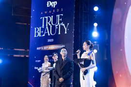 Tiểu Vy nhận giải "Pretty Lady" tại lễ trao giải "Đẹp Awards 2023," diễn ra tối qua. (Ảnh: CTV/Vietnam+)