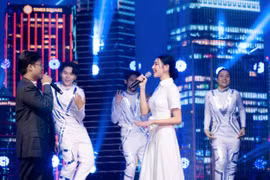 Hoa hậu Thùy Tiên đã trình diễn ca khúc “Thiệt là dễ thương” mà cô vừa ra MV. (Ảnh: CTV/Vietnam+)