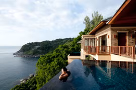 Có hồ bơi là một trong những lựa chọn phổ biến nhất của du khách khi lựa chọn cơ sở lưu trú. (Ảnh: CTV/Vietnam+)