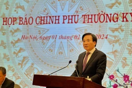 Bộ trưởng, Chủ nhiệm Văn phòng Chính phủ Trần Văn Sơn, Người phát ngôn của Chính phủ, chủ trì buổi họp báo thường kỳ tháng 1/2024. (Ảnh: Mai Mai/Vietnam+)