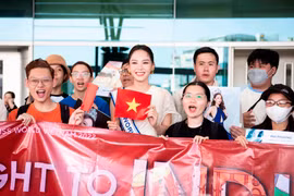 Hoa hậu Mai Phương vừa rời sân bay Tân Sơn Nhất, lên đường dự thi Miss World lần thứ 71 được tổ chức tại Ấn Độ. (Ảnh: CTV/Vietnam+)