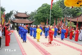 Đội tế xã Chu Hóa (thành phố Việt Trì) thực hiện lễ tế Đức Quốc Tổ Lạc Long Quân theo lễ nghi truyền thống. (Ảnh: Tạ Toàn/TTXVN)