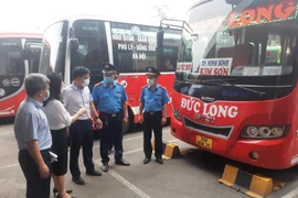 Lãnh đạo Tổng cục Đường bộ Việt Nam kiểm tra bến xe, doanh nghiệp vận tải để sẵn sàng phục vụ khách đi lại dịp nghỉ lễ 30/4-1/5. (Ảnh: CTV/Vietnam+)