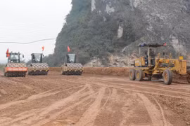Nhà thầu thi công một dự án cao tốc Bắc-Nam phía Đông giai đoạn 2017-2020. (Ảnh: Việt Hùng/Vietnam+)
