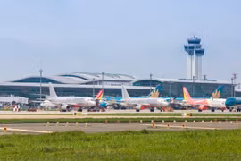 Máy bay của các hãng hàng không tại sân bay Tân Sơn Nhất. (Ảnh: CTV/Vietnam+)
